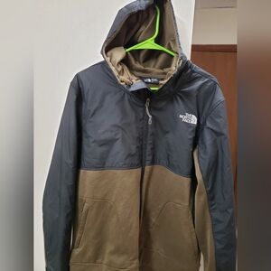 The North Face Train N  Hooded Jacket, Mens size Large,  Black/ olive moss